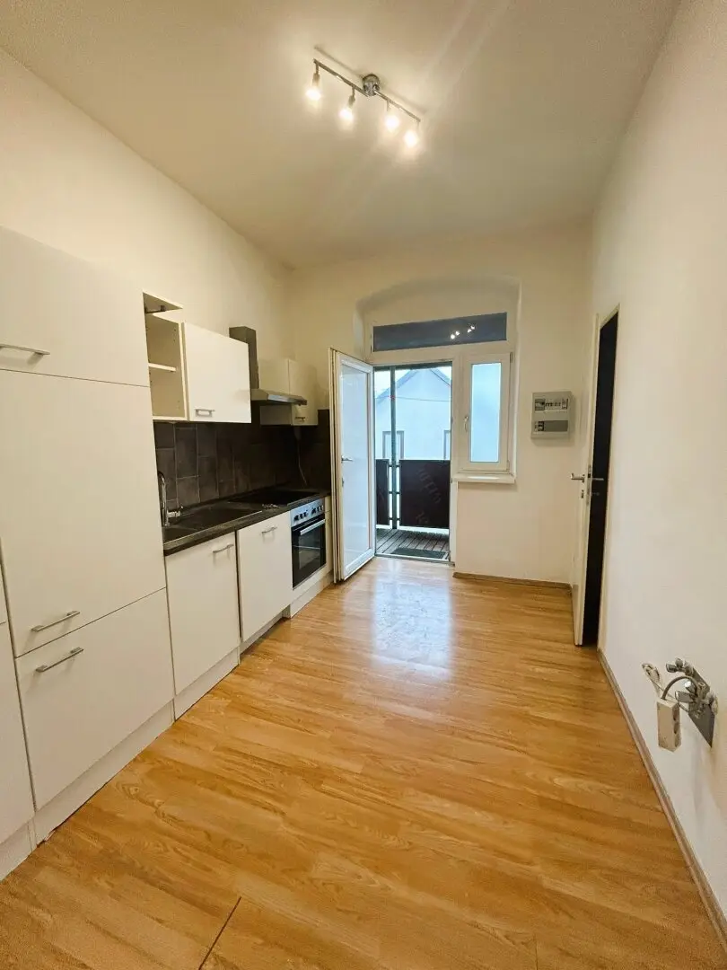 Condominium with communal balcony and own parking space for sale in 2630 Ternitz
