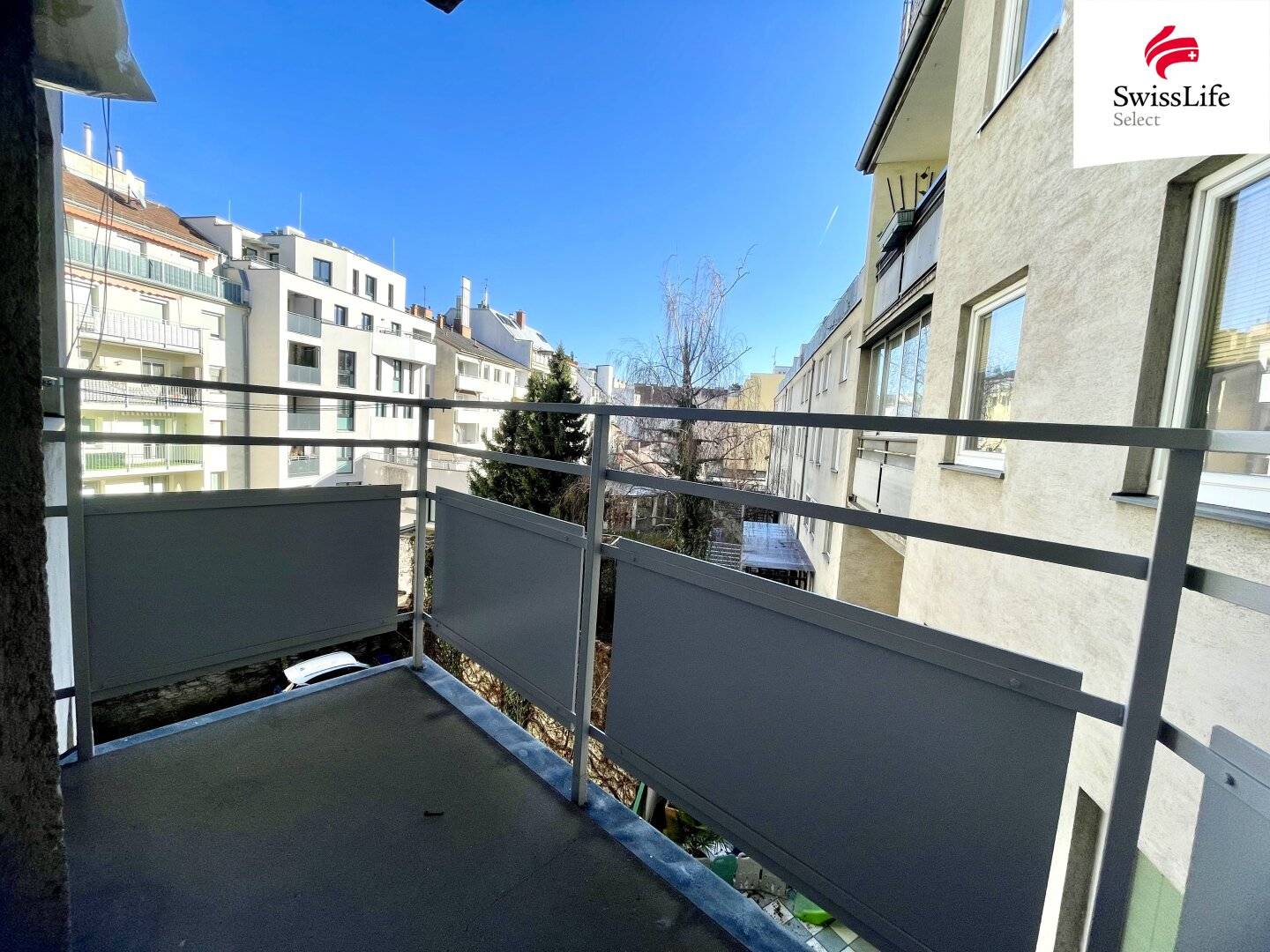 Großzügige Wohnung mit Balkon & Potential zur Wohnküche | INKLUSIVE EINRICHTUNG
