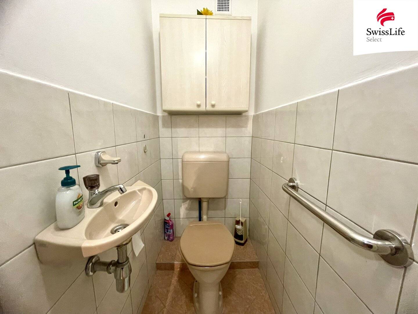 Großzügige Wohnung mit Balkon & Potential zur Wohnküche | INKLUSIVE EINRICHTUNG