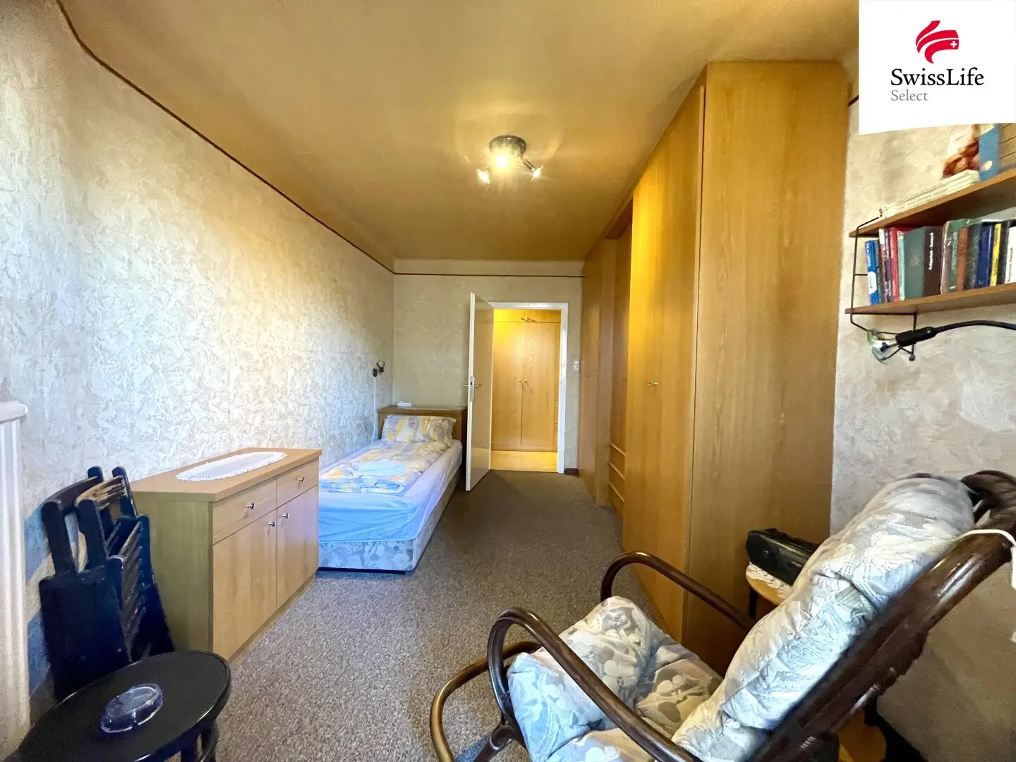 Großzügige Wohnung mit Balkon & Potential zur Wohnküche | INKLUSIVE EINRICHTUNG