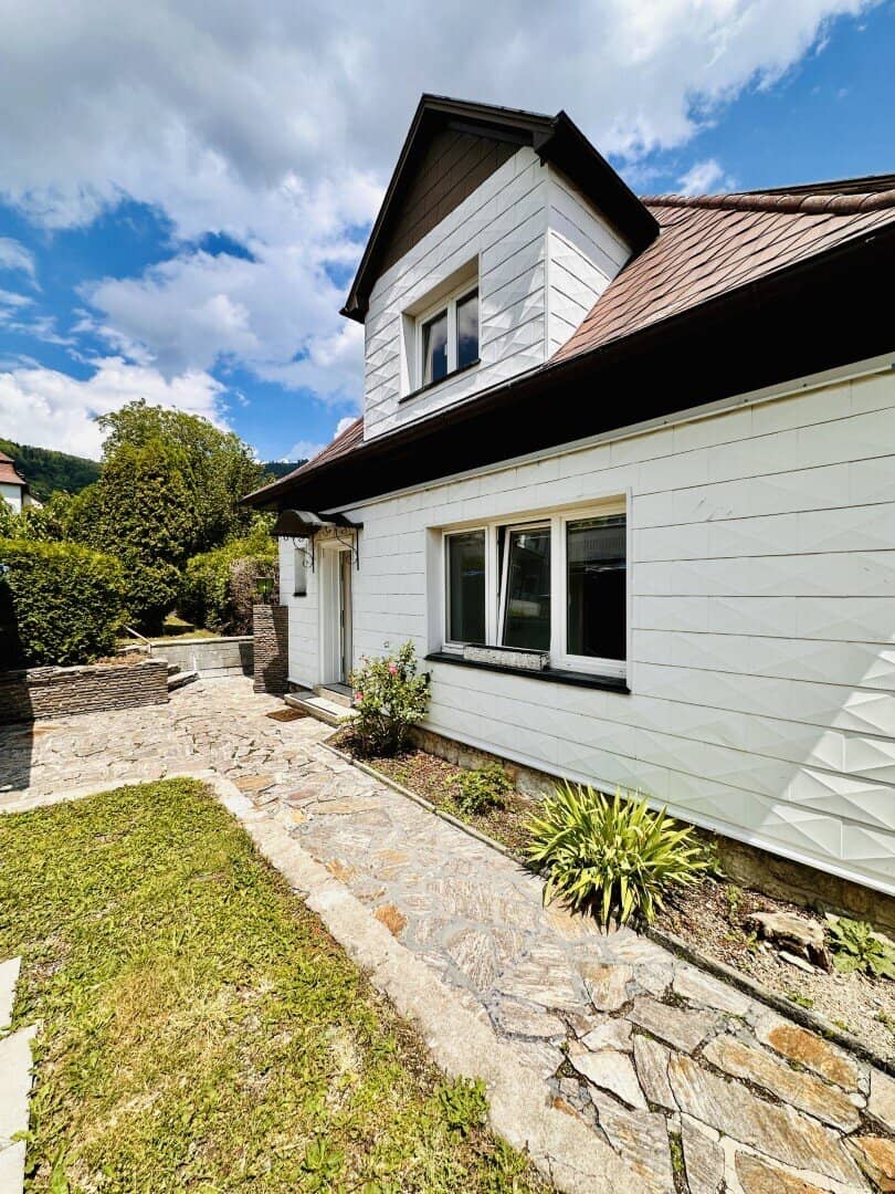 Sanierungshaus mit schönem Garten in Grünbach am Schneeberg