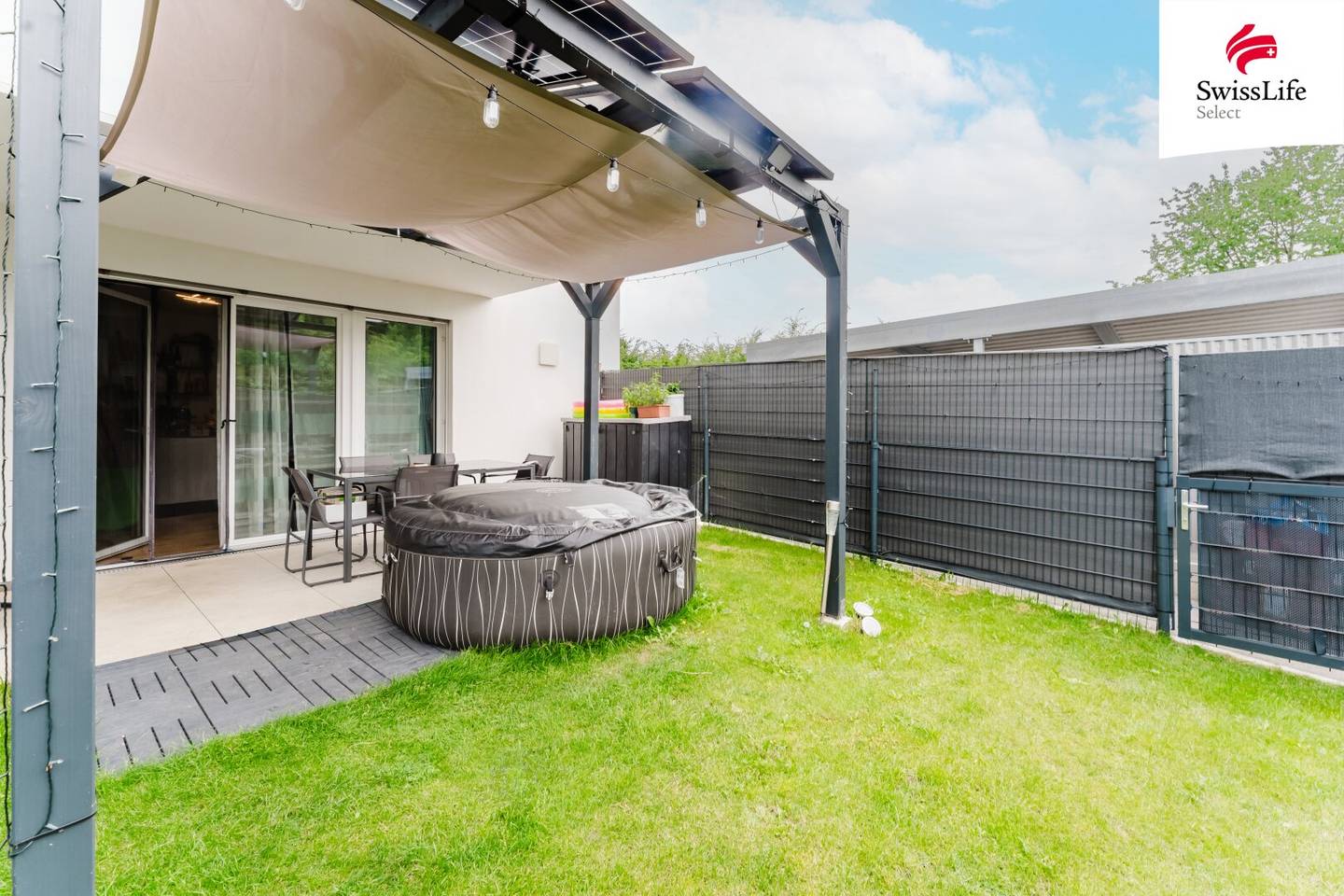 Modern & gemütlich -- 3-Zimmer-Wohnung mit Garten, Garage & Carport (BJ 2022)
