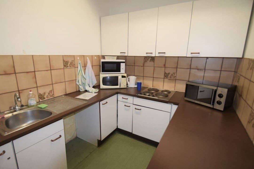 Günstiges Büro ca. 54,00 m² Nutzfläche in U6 Nähe - angenehmes Ambiente, inkl. Küchen- und Konferenzraumnutzung!
