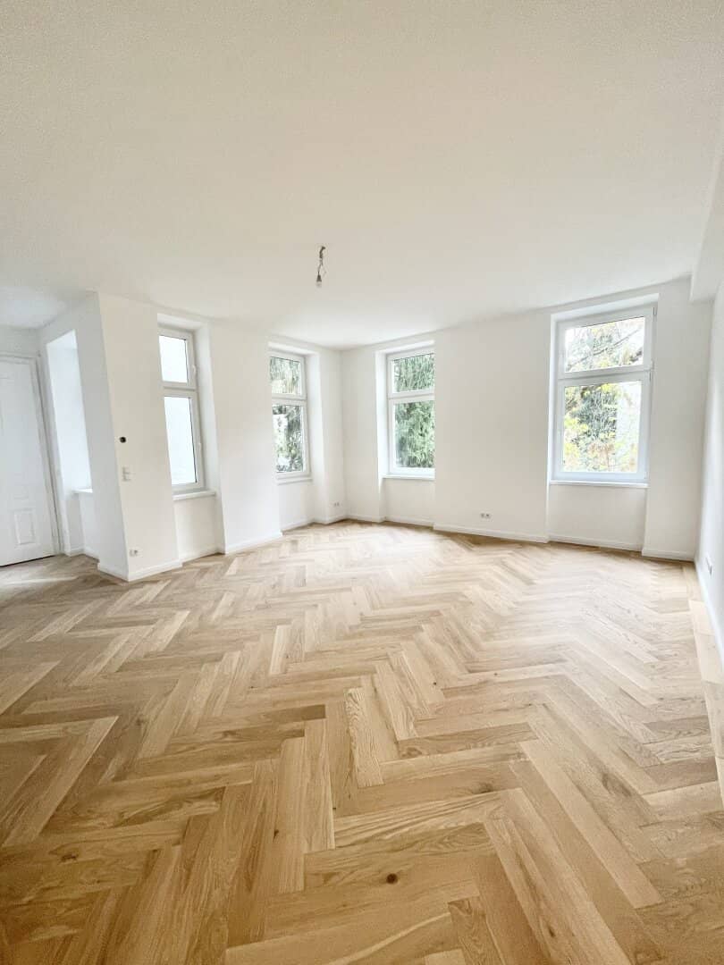Wohnung & Büro: Neu sanierte 3 Zimmer Wohnung & Büro mit Terrasse zu verkaufen!