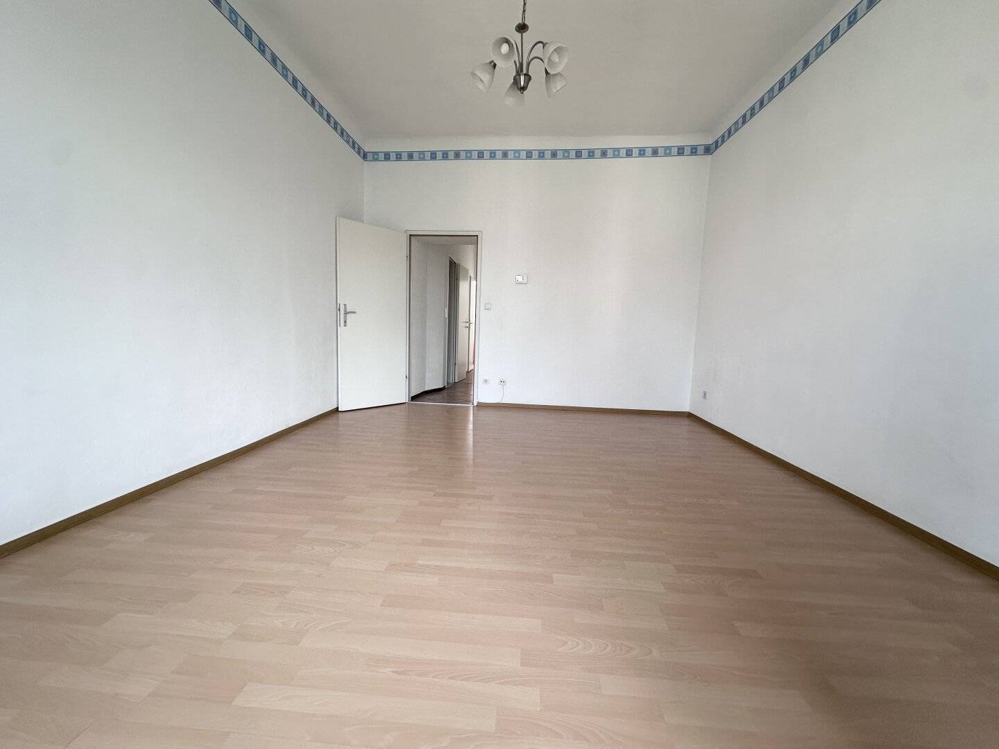 1 Zimmer Wohnung in 1120 bei Meidlinger Bahnhof / Philadelphiabrücke