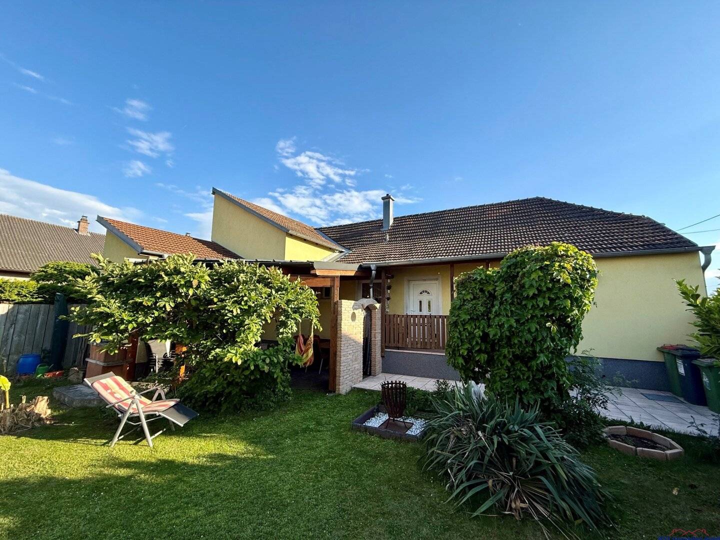 Top Einfamilienhaus mit Traumgarten und Terrasse in Deutsch-Wagram, Kaufpreis: EUR 385.000,--