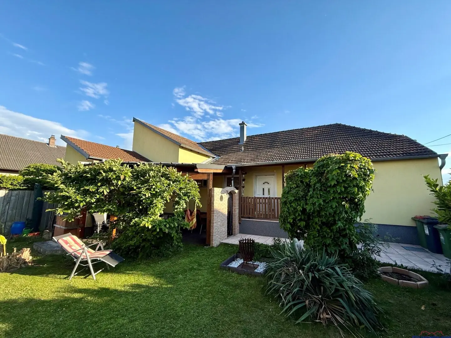 Top single family house with dream garden and terrace in Deutsch-Wagram, Purchase price: EUR 385.000,--