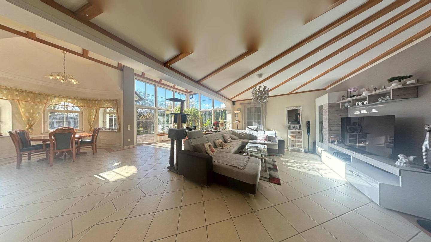 Traumhaftes Grundstück mit exklusiver Villa - 360°- 3D Besichtigung