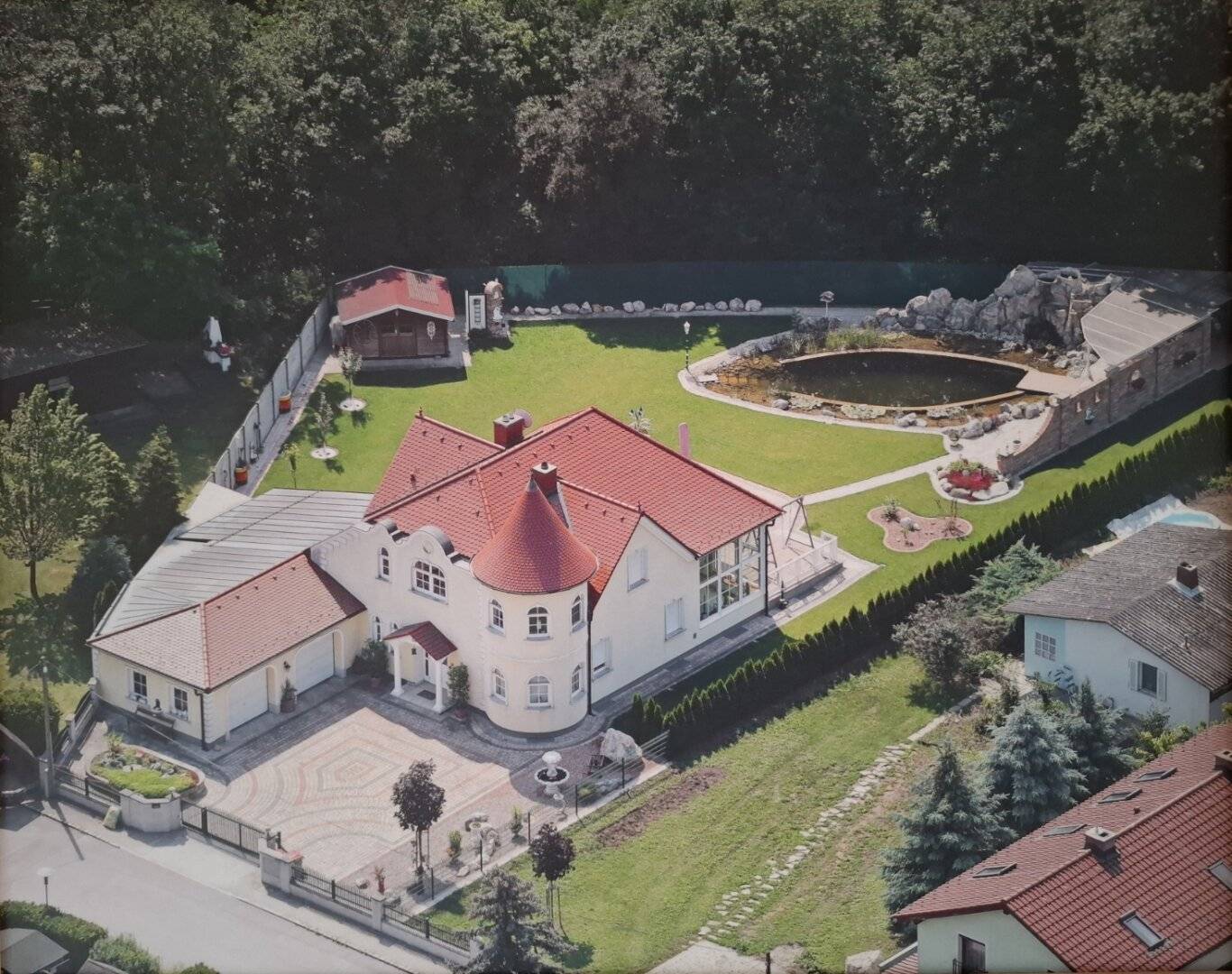 Traumhaftes Grundstück mit exklusiver Villa - 360°- 3D Besichtigung