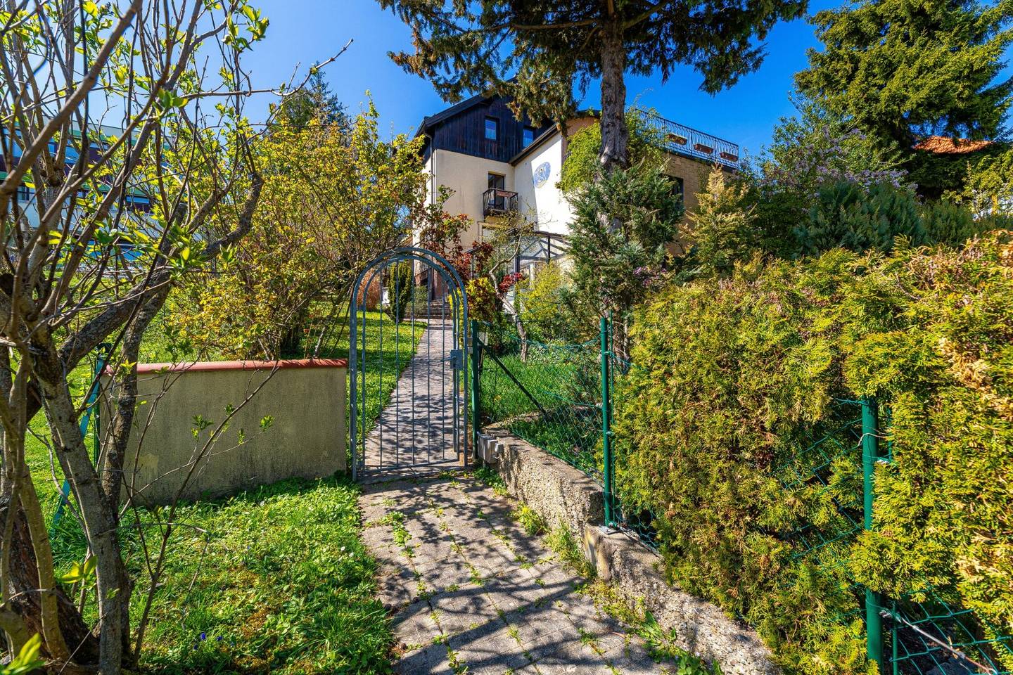 Grosse Familienvilla,  Obere Stadt Klosterneuburg, Gehminuten in das Zentrum, Traumfernblick!