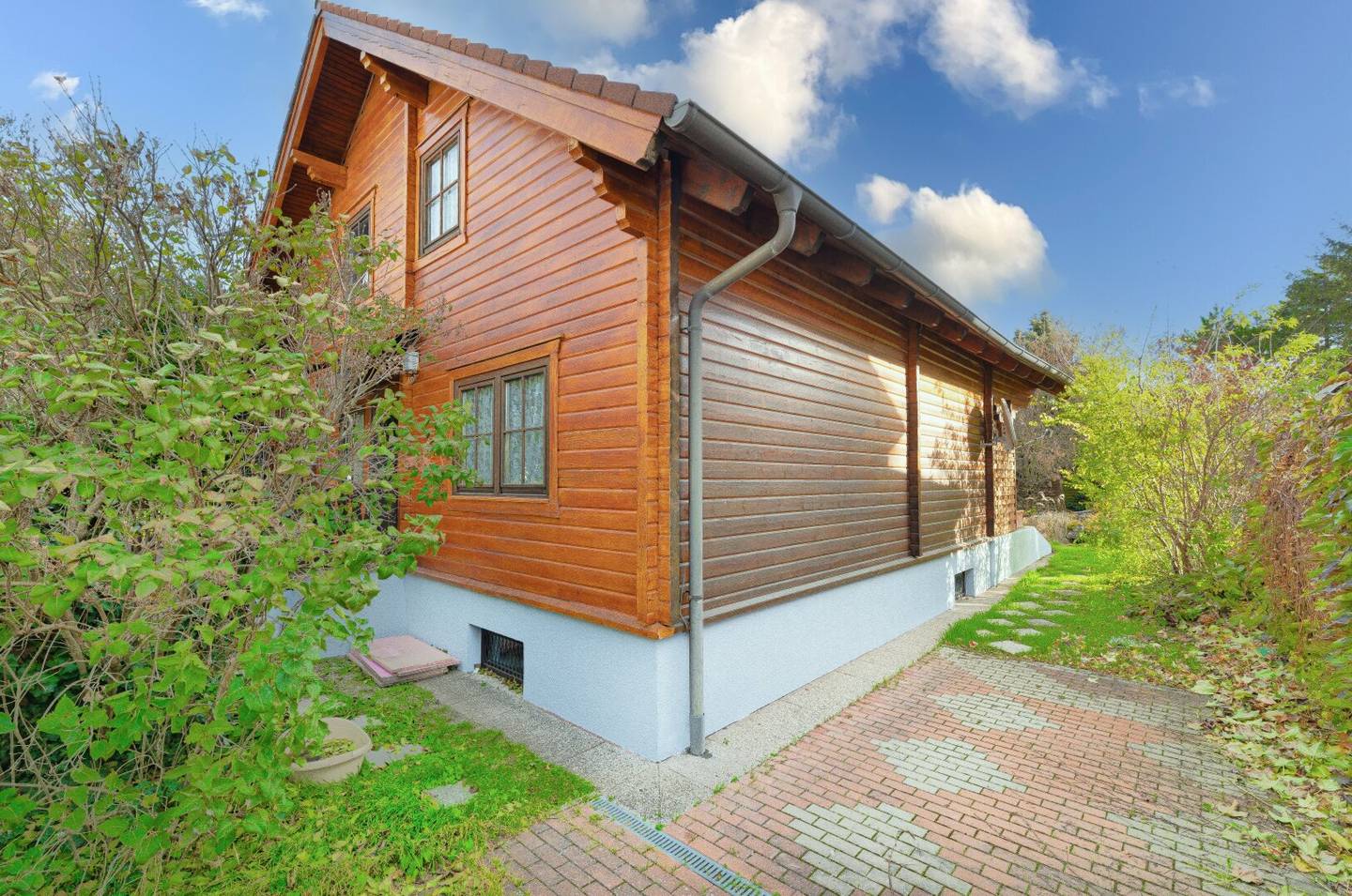 Charmantes Eigenheim mit Pool und stilvollen Details