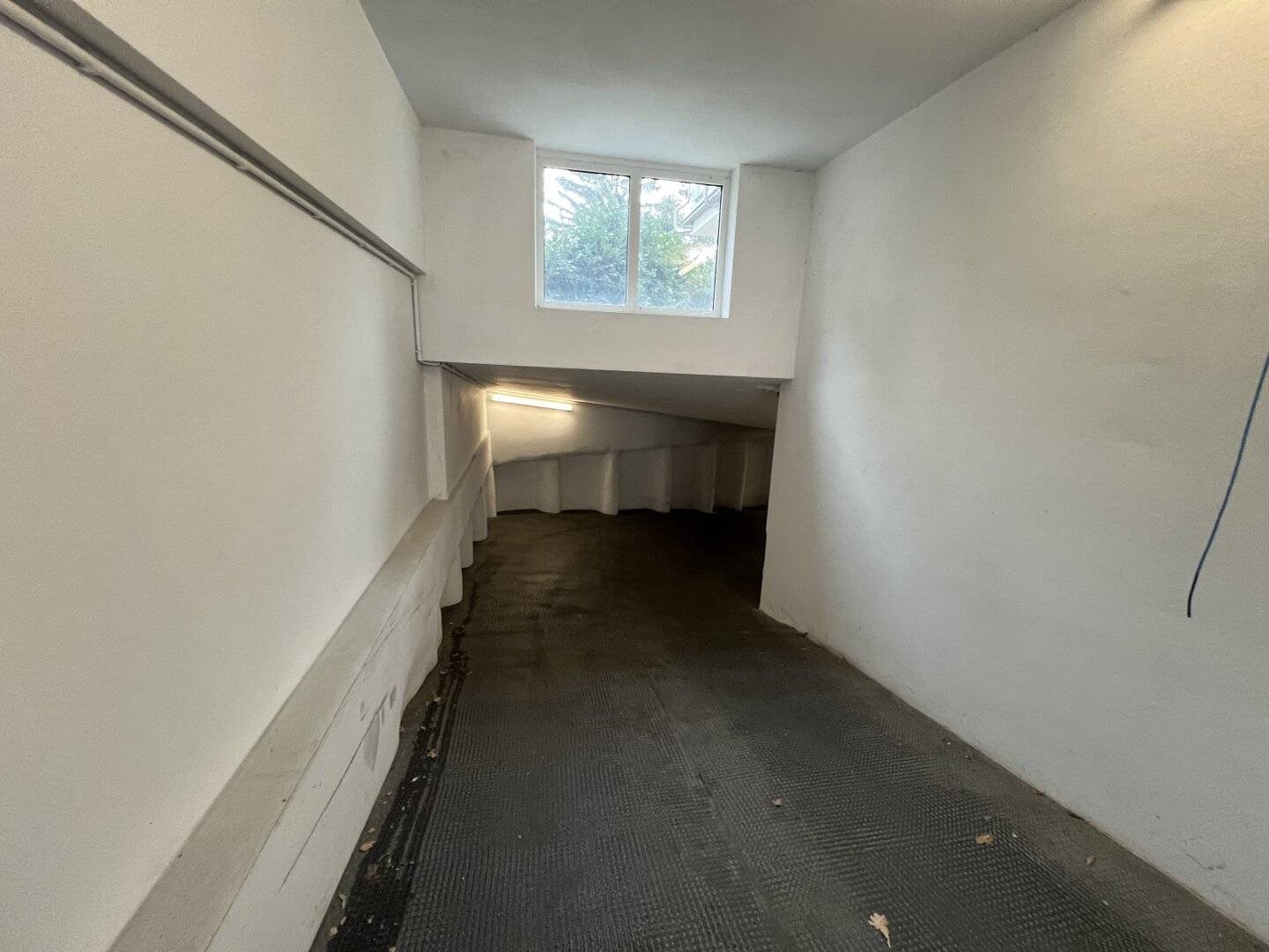 NUR NOCH 1 Stapelparkplatz zu vermieten in 1180 Wien, Witthauergasse!