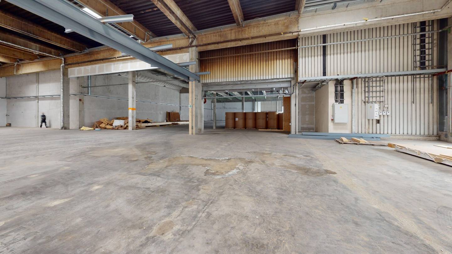 Großzügiges Lager mit Freifläche in zentraler Lage von Traiskirchen - ideal für Industrie und Gewerbe.