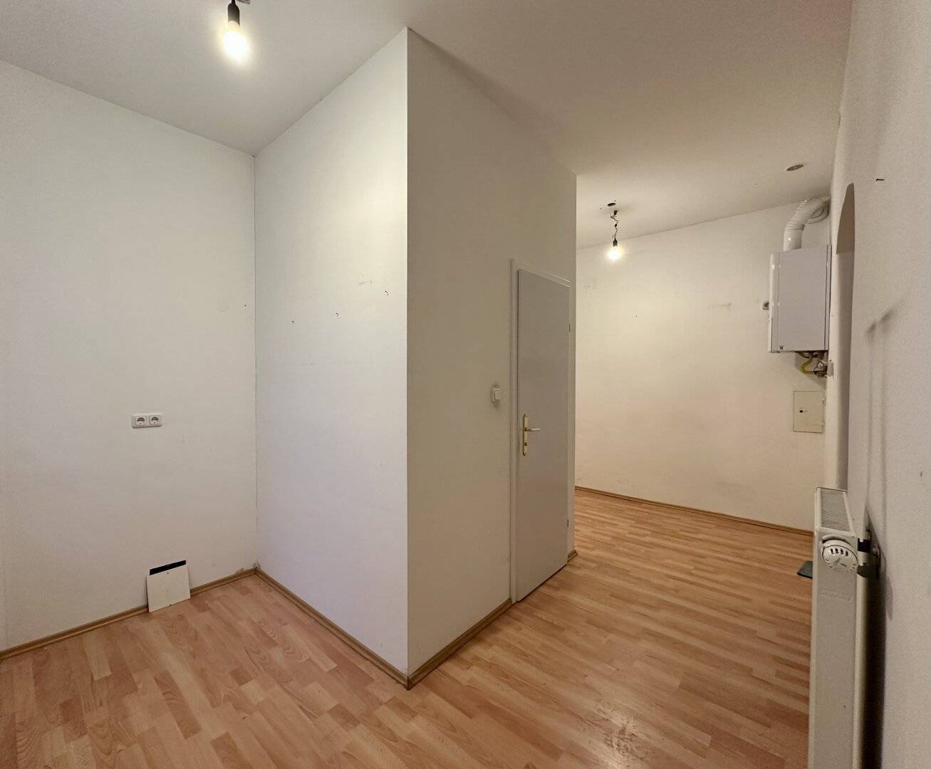 Altbau Büro / Ordination / Praxis beim Grünen Markt!