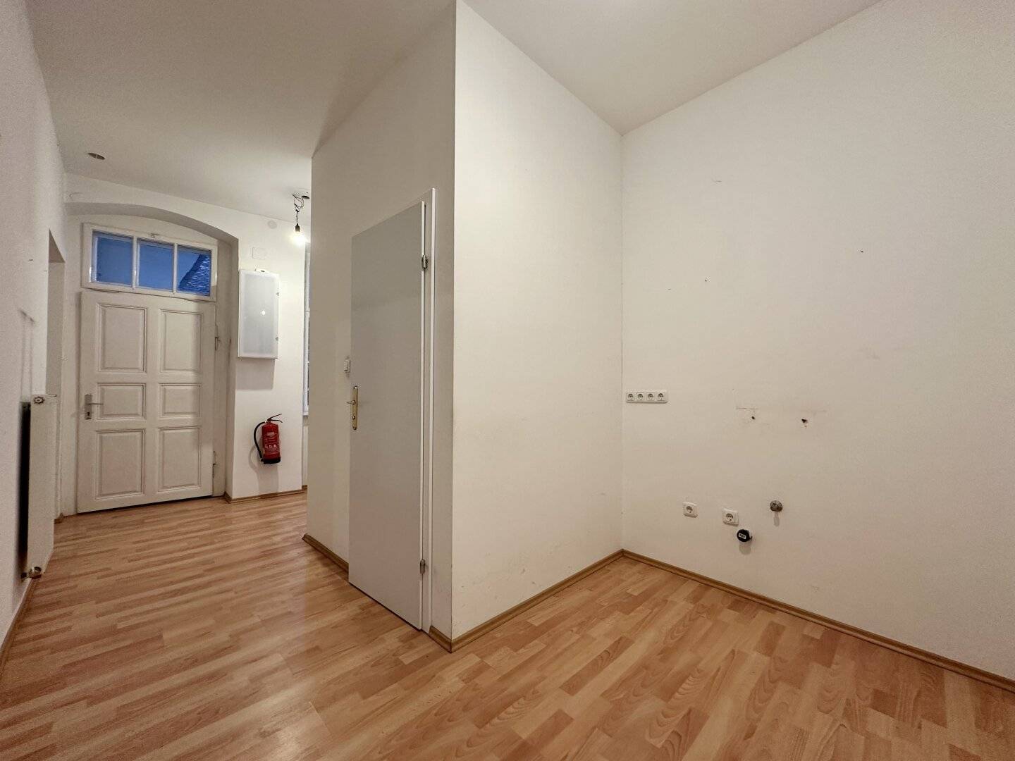 Altbau Büro / Ordination / Praxis beim Grünen Markt!