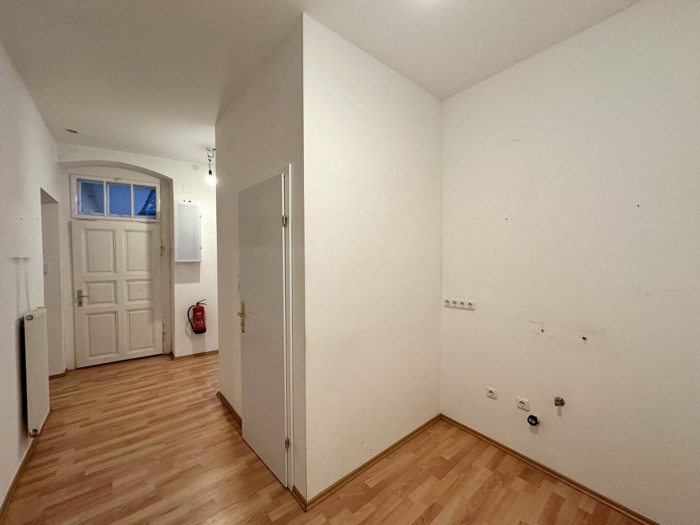 Altbau Büro / Ordination / Praxis beim Grünen Markt!