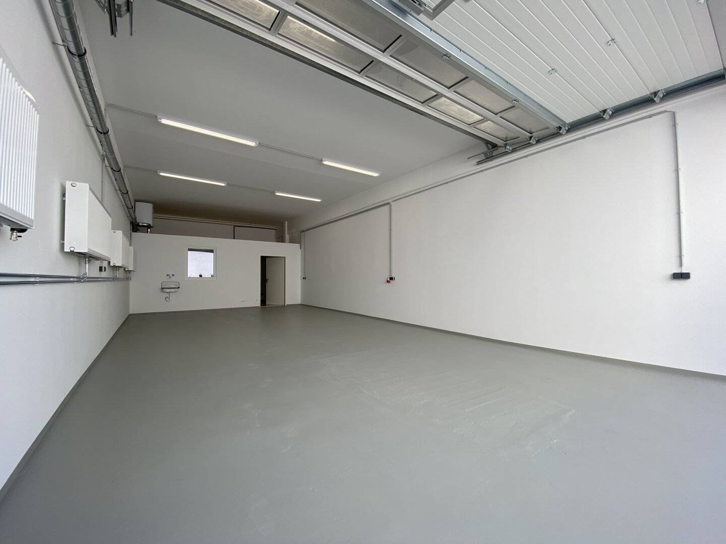 Halle 87m² mit ebenerdiger Einfahrt in Top Lage im Industriezentrum