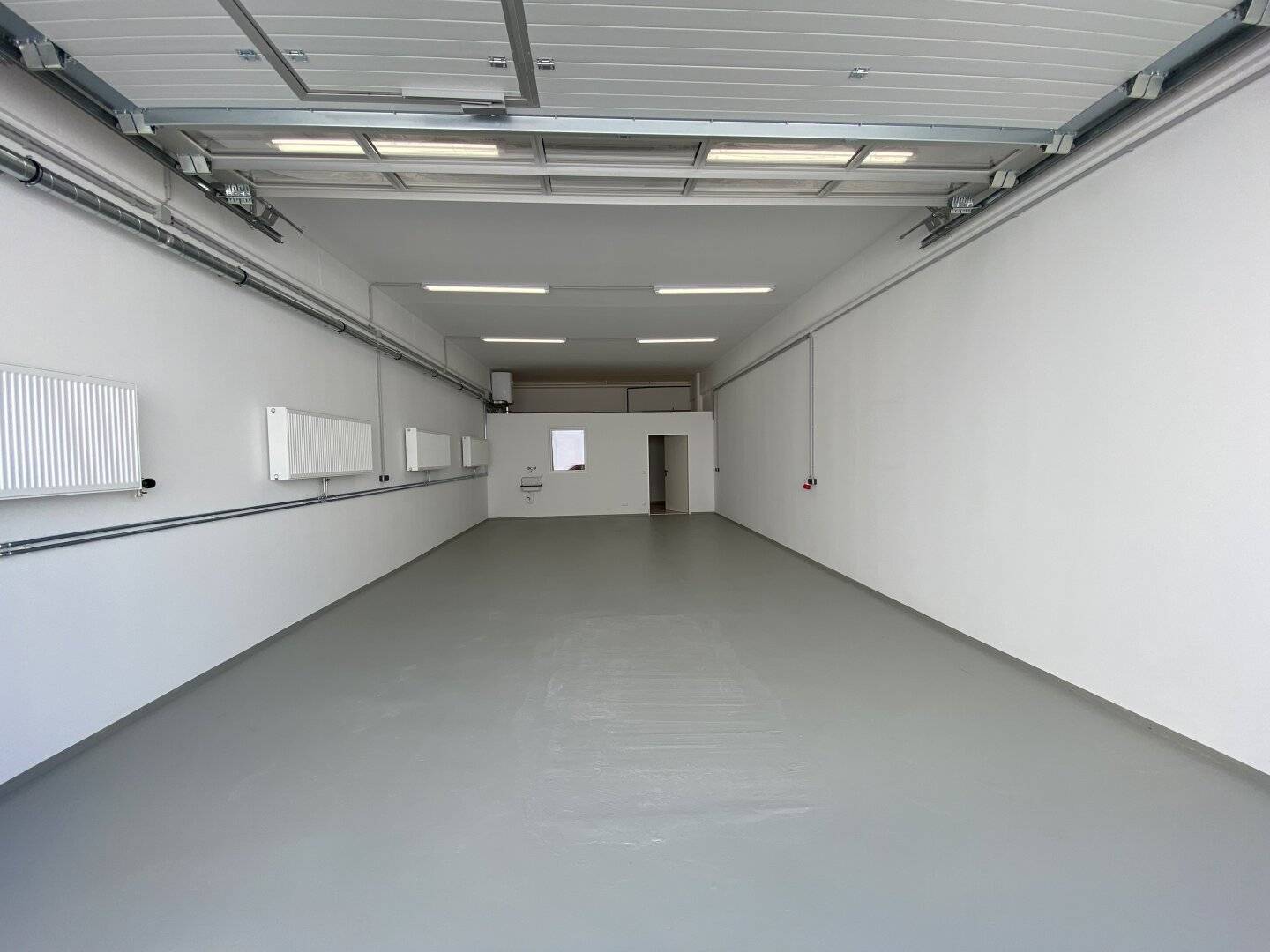 Halle 87m² mit ebenerdiger Einfahrt in Top Lage im Industriezentrum