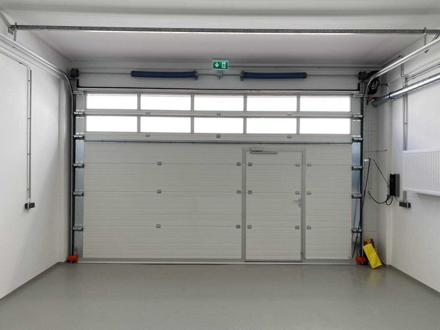 Halle 87m² mit ebenerdiger Einfahrt in Top Lage im Industriezentrum