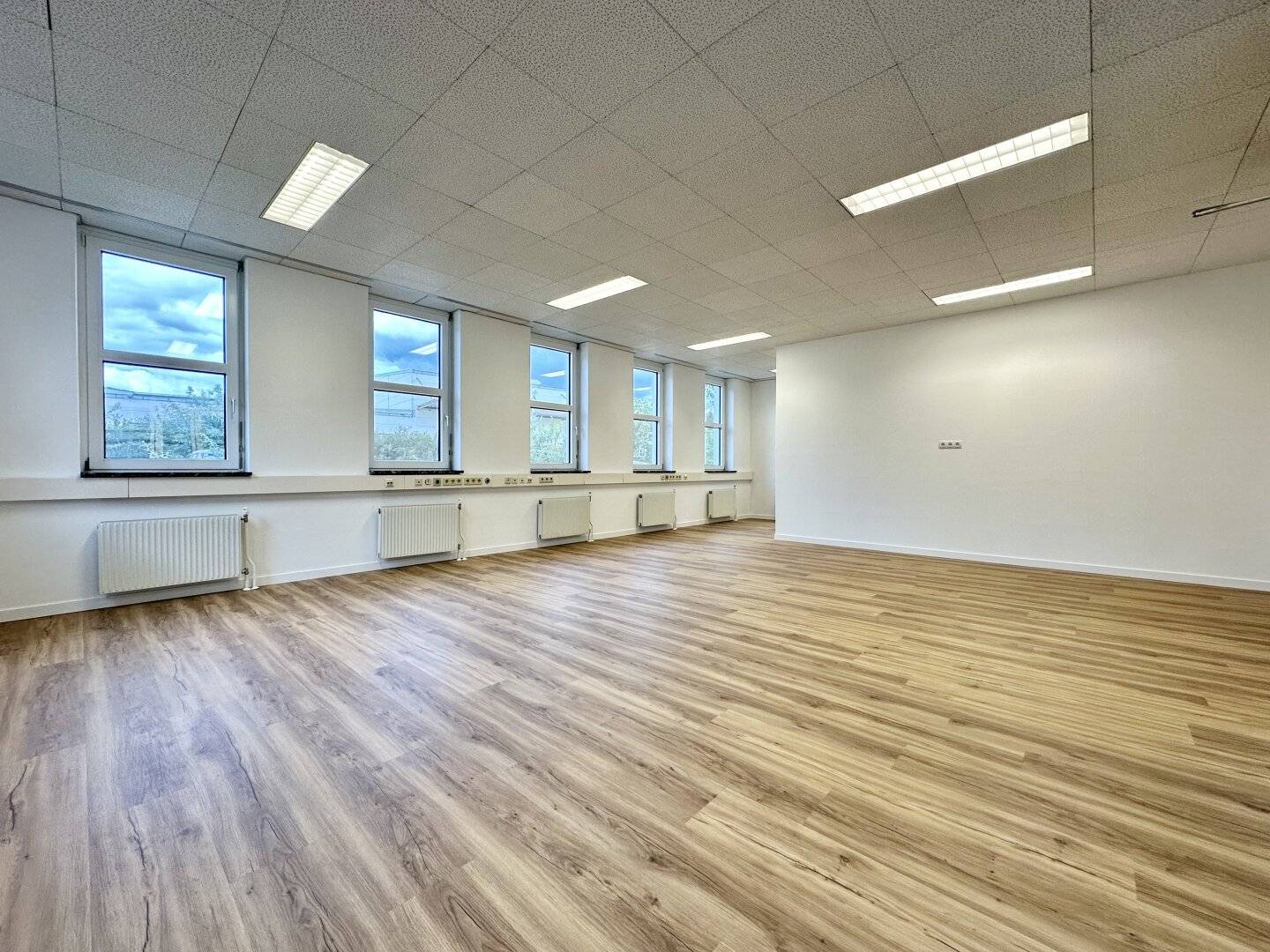 Büro / Ausstellungsraum / Schauraum / Studio / Barrierefrei / inkl. ENERGIEKOSTEN, Reinigung, Parkplatz! in 1230 Wien