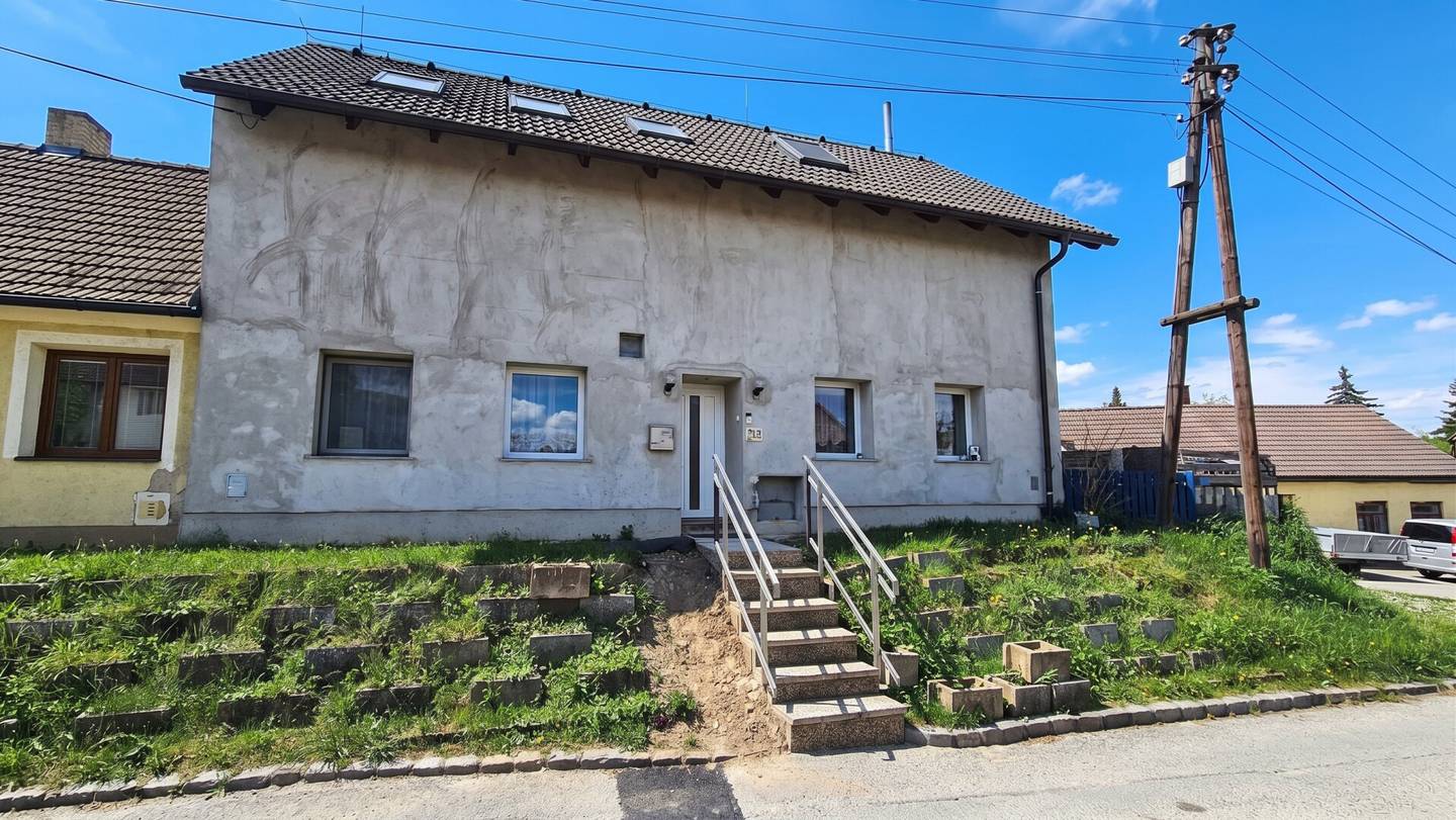 Mehrgenerationenhaus mit über 270m² Wohnfläche in idyllischer Lage!