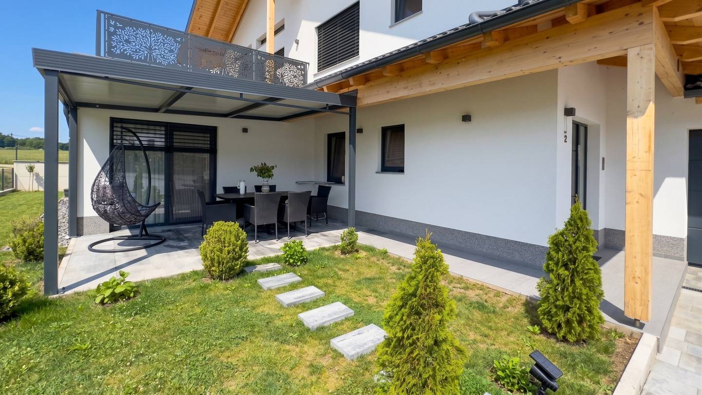 Neuwertiges Familienhaus mit großzügigem Raumkonzept - Bergpanorama und modernste Ausstattung im Herzen Kärntens