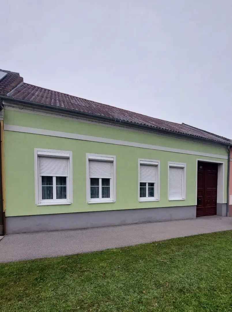 2425 Nickelsdorf - Landhaus samt großer Einstellhalle