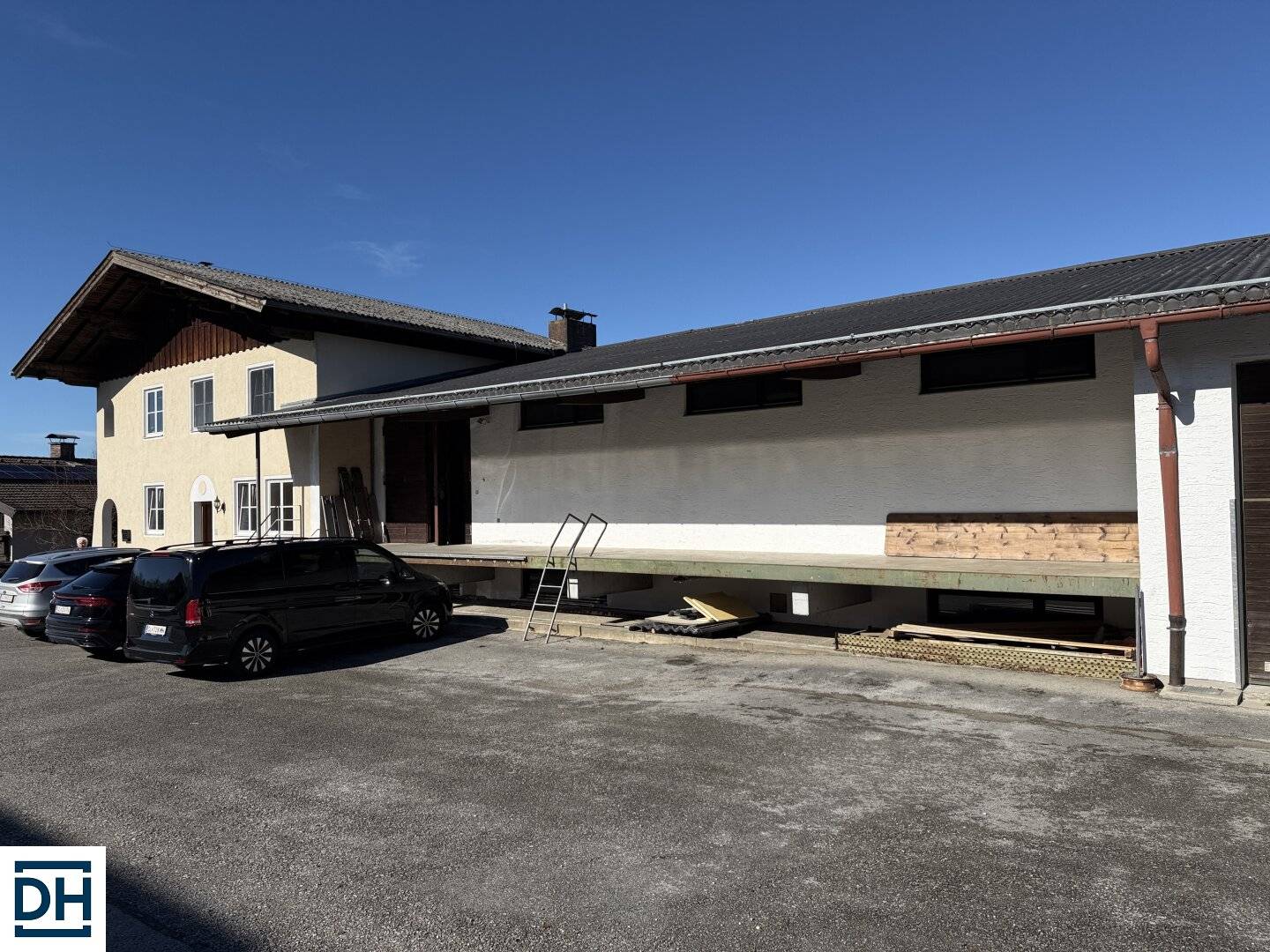 Vielseitiges Betriebsgelände mit Halle und Bürofläche sowie Wohnung  in verkehrsgünstiger Lage in Eugendorf