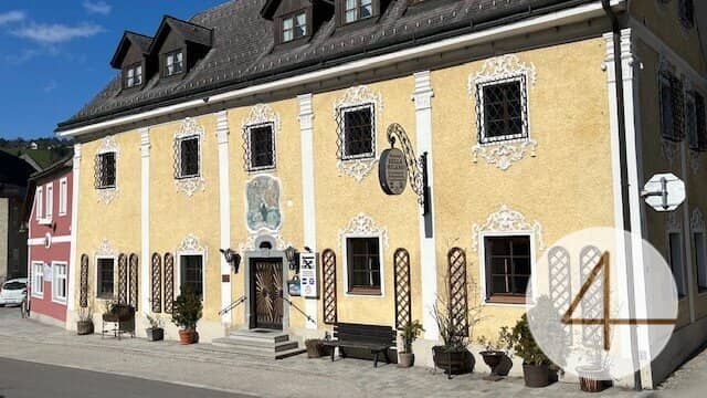 WIE DAMALS! Uriger Charm in altösterreichischem Gasthof in wunderschöner Zentrumslage! Anlageobjekt, Vermietet!