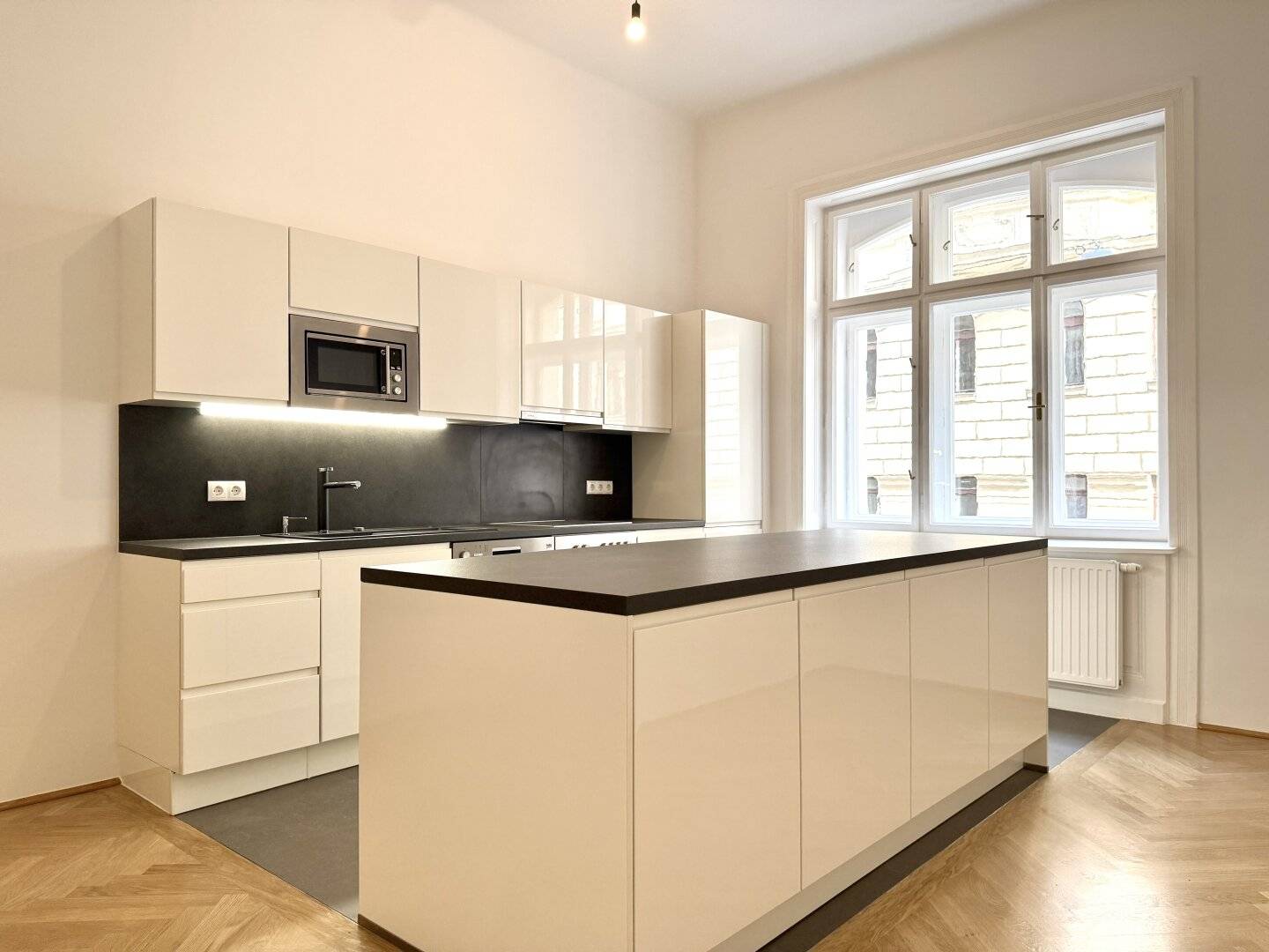 Stilvolle 4-Zimmer-Altbauwohnung mit 132 m² und hochwertiger Ausstattung - Landstraße