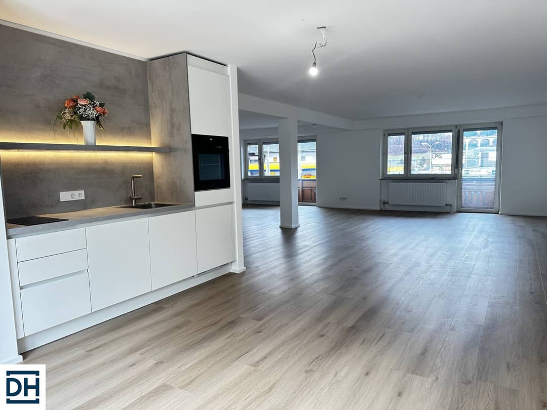 Schöne Wohnung mit Variante 3 oder 4 Zimmer mit Terrasse und Balkon