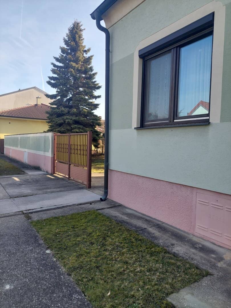 Neusiedl/See Nähe -  Einstellflächen vorhanden - Einfamilienhaus