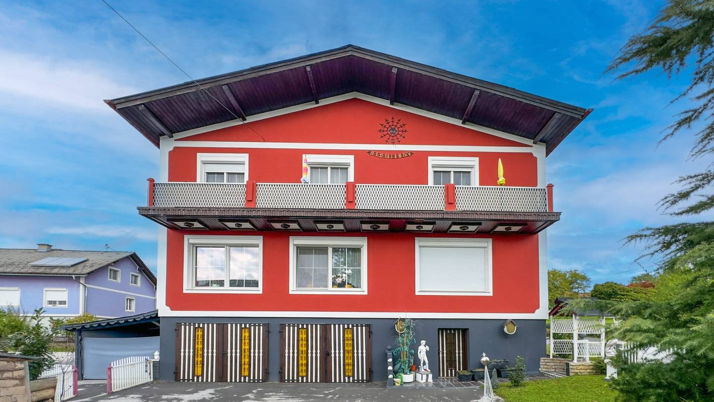 Großzügiges Mehrfamilienhaus mit vielseitigem Wohnkonzept und charmantem Gartenparadies