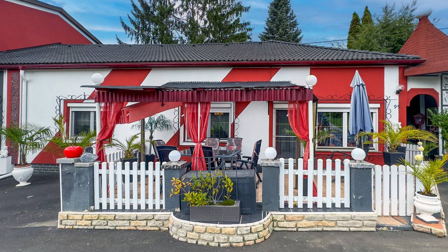 Großzügiges Mehrfamilienhaus mit vielseitigem Wohnkonzept und charmantem Gartenparadies