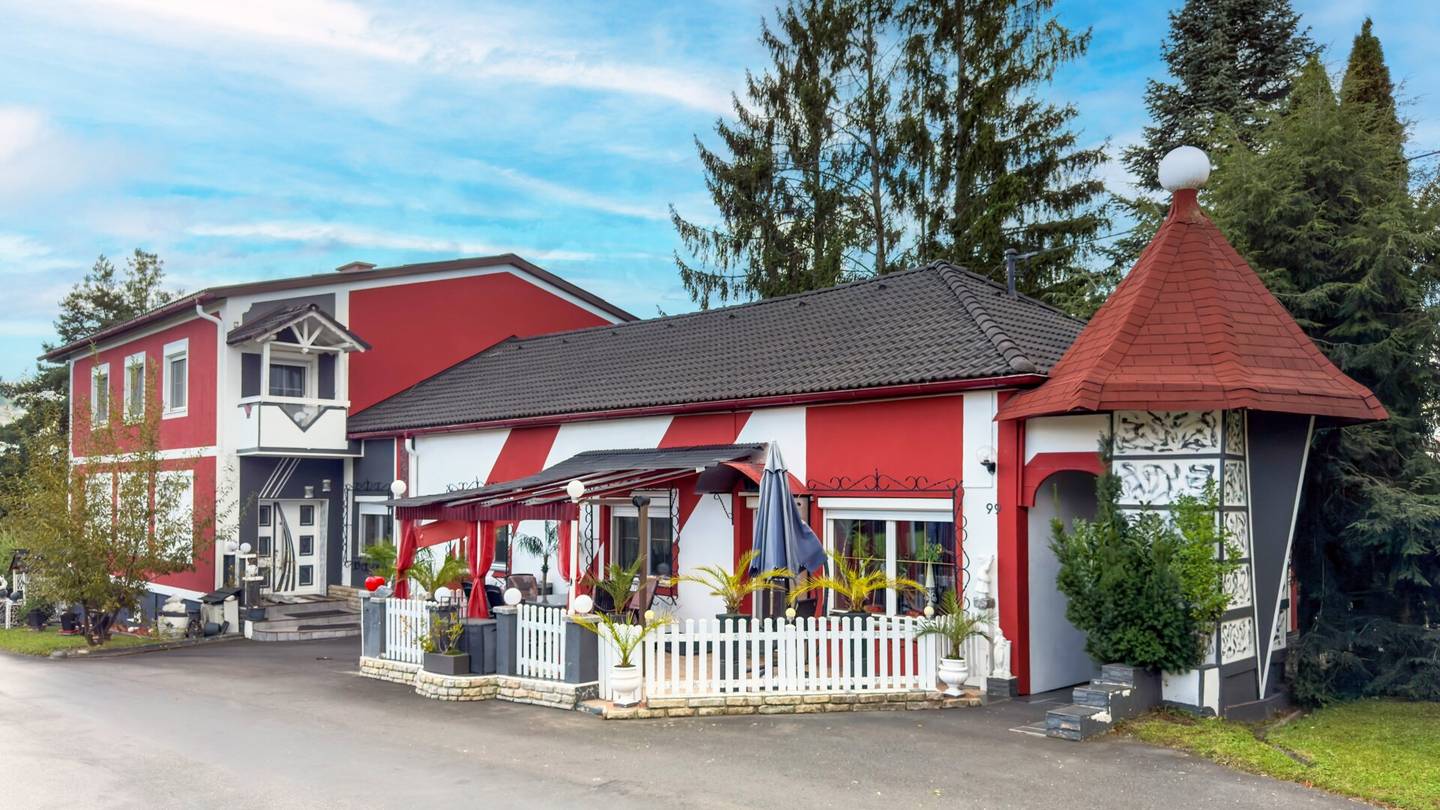 Großzügiges Mehrfamilienhaus mit vielseitigem Wohnkonzept und charmantem Gartenparadies