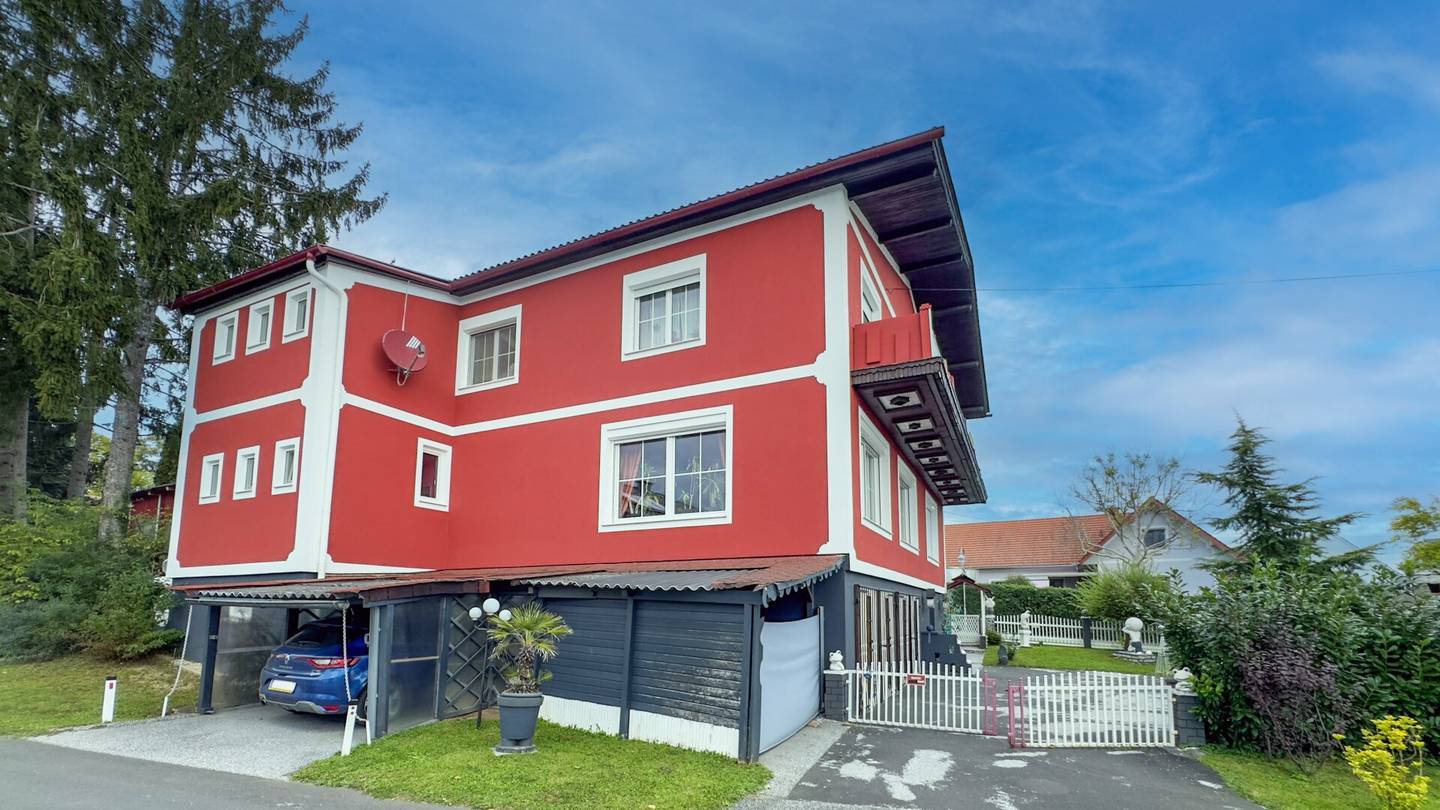 Großzügiges Mehrfamilienhaus mit vielseitigem Wohnkonzept und charmantem Gartenparadies