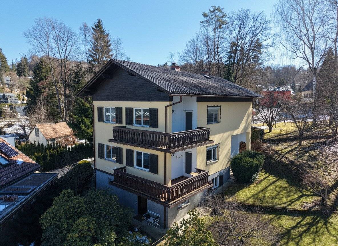 Vielseitiges Mehrfamilienhaus nahe der Stadtgrenze