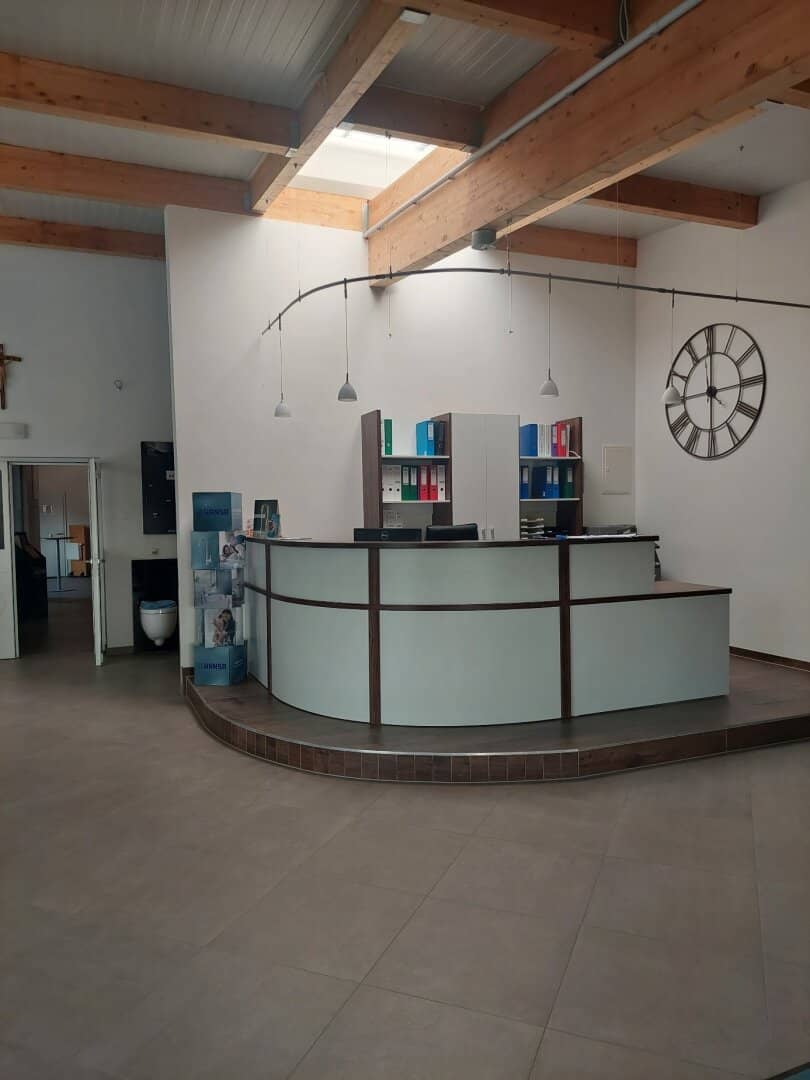 2422 Pama - Büro- und Lagerflächen zu vermieten