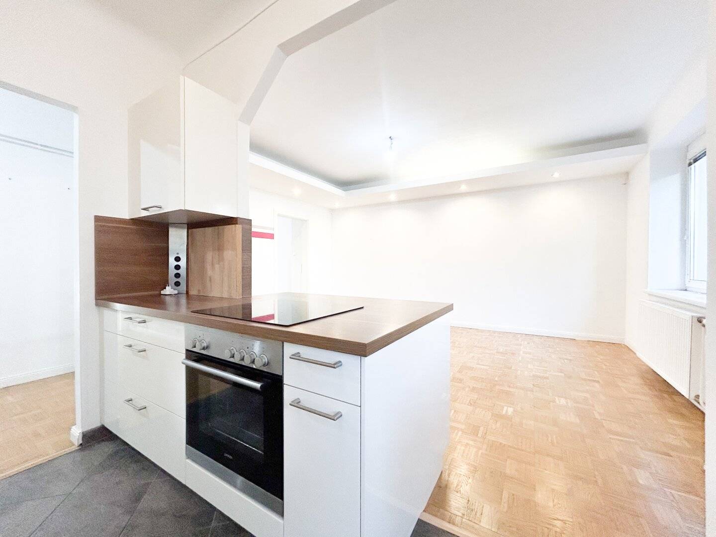 Geräumige 3-Zimmer-Wohnung, ca. 70 m², moderne Einbauküche, Balkon, perfekte Verkehrsanbindung – ideal für Familien oder Paare
