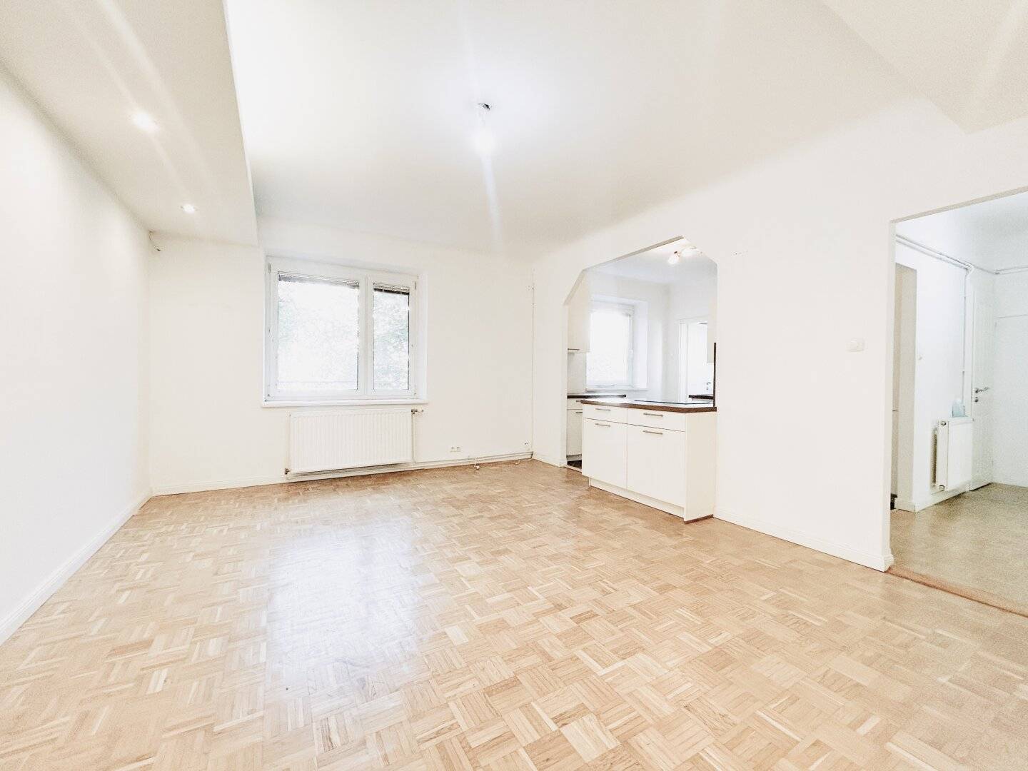 Geräumige 3-Zimmer-Wohnung, ca. 70 m², moderne Einbauküche, Balkon, perfekte Verkehrsanbindung – ideal für Familien oder Paare