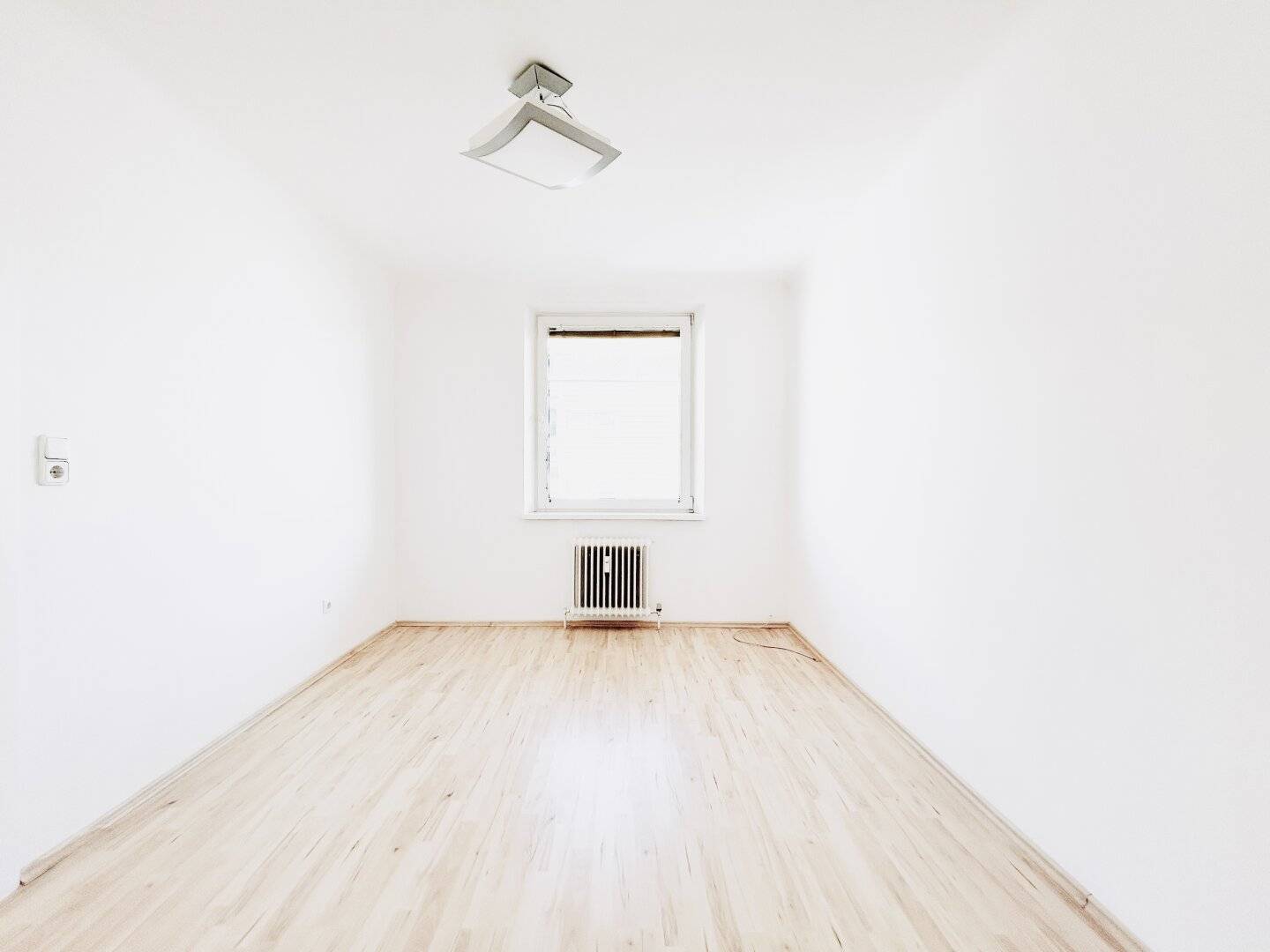 Großzügige 2-Zimmer-Wohnung mit separater Küche und großer Loggia – Wohnen im 20. Bezirk
