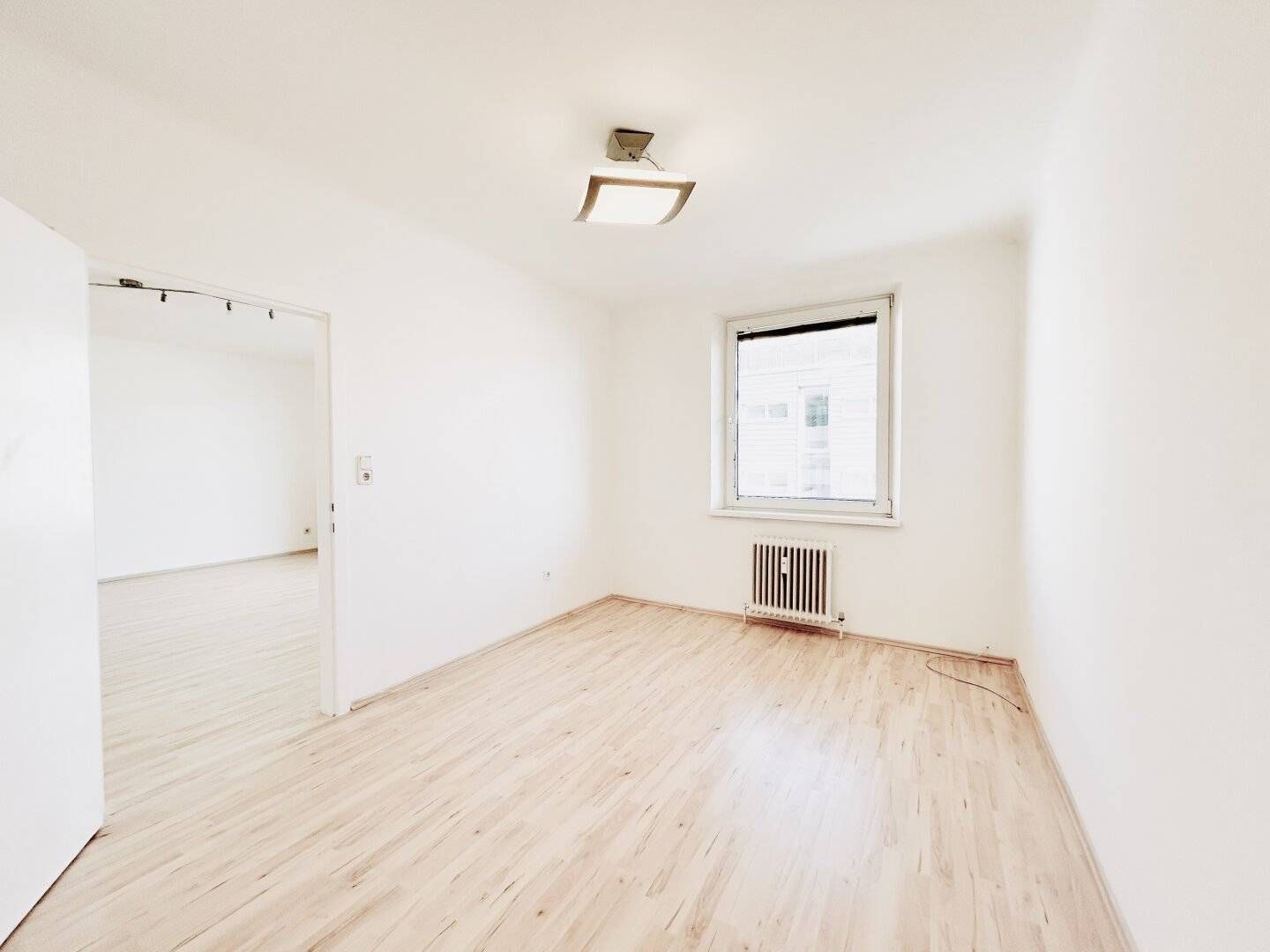 Großzügige 2-Zimmer-Wohnung mit separater Küche und großer Loggia – Wohnen im 20. Bezirk