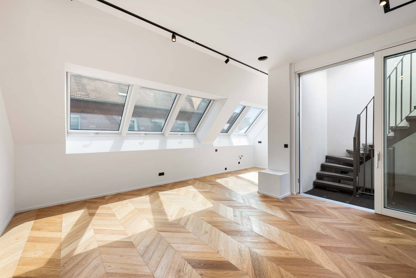 Architekten-Dachgeschoss mit spektakulärer Dachterrasse über den Dächern von Hetzendorf