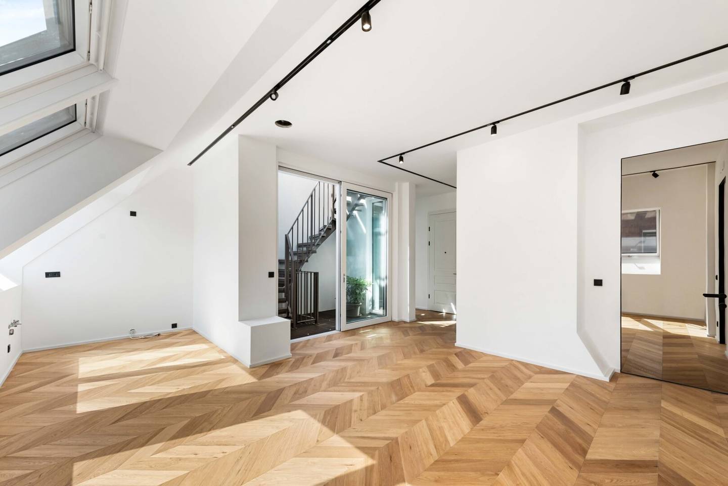 Architekten-Dachgeschoss mit spektakulärer Dachterrasse über den Dächern von Hetzendorf