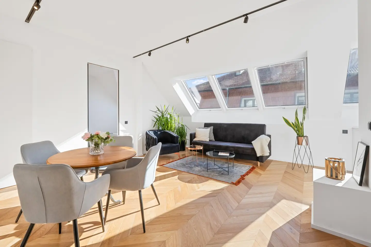 Architekten-Dachgeschoss mit spektakulärer Dachterrasse über den Dächern von Hetzendorf
