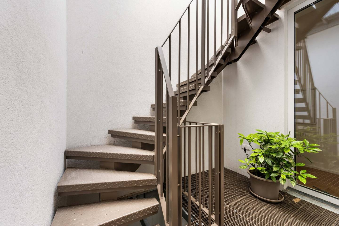 Architekten-Dachgeschoss mit spektakulärer Dachterrasse über den Dächern von Hetzendorf
