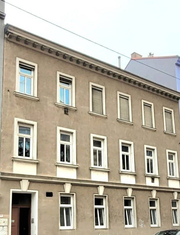 Attraktives Zinshaus mit Zukunft - baubewilligter DG-Ausbau über zwei Ebenen - Investmentchance im 21. Bezirk