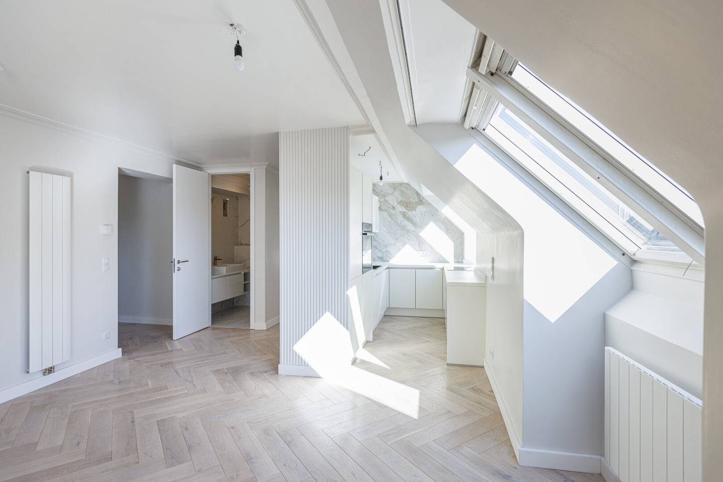 Klassische 74m² sanierte Dachgeschosswohnung – Helle, stilvolle Wohnoase in 1040 Wien