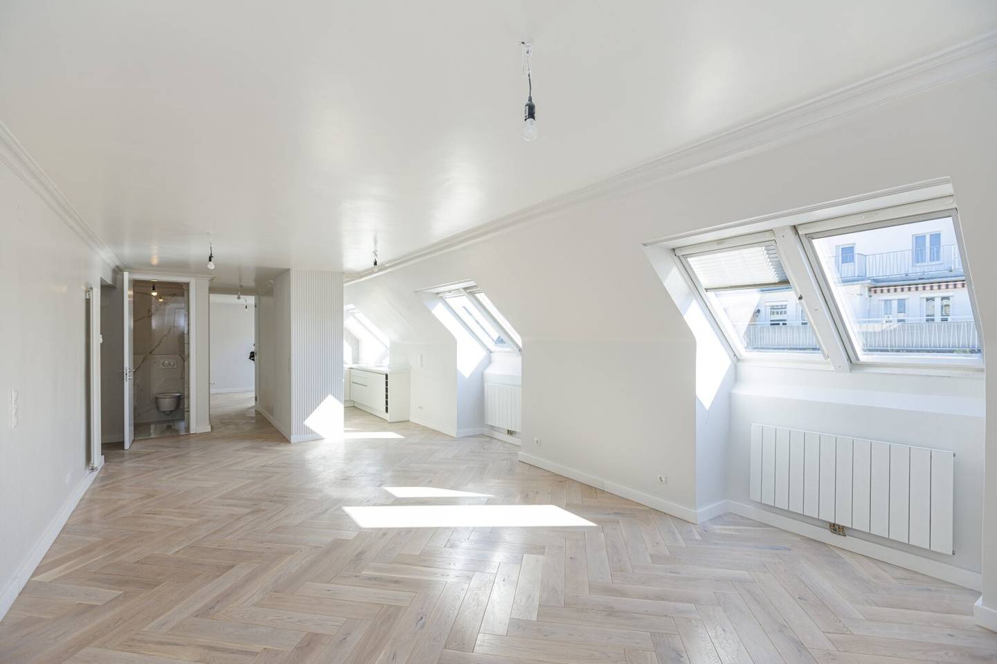 Klassische 74m² sanierte Dachgeschosswohnung – Helle, stilvolle Wohnoase in 1040 Wien
