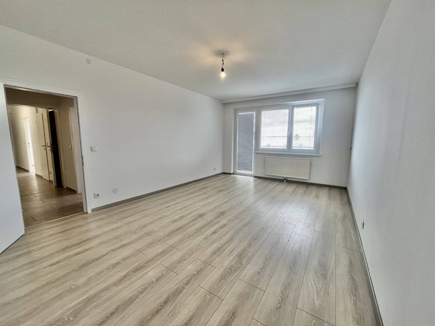 CHARMANTE 3-ZIMMER WOHNUNG IN BRUNN AM GEBIRGE